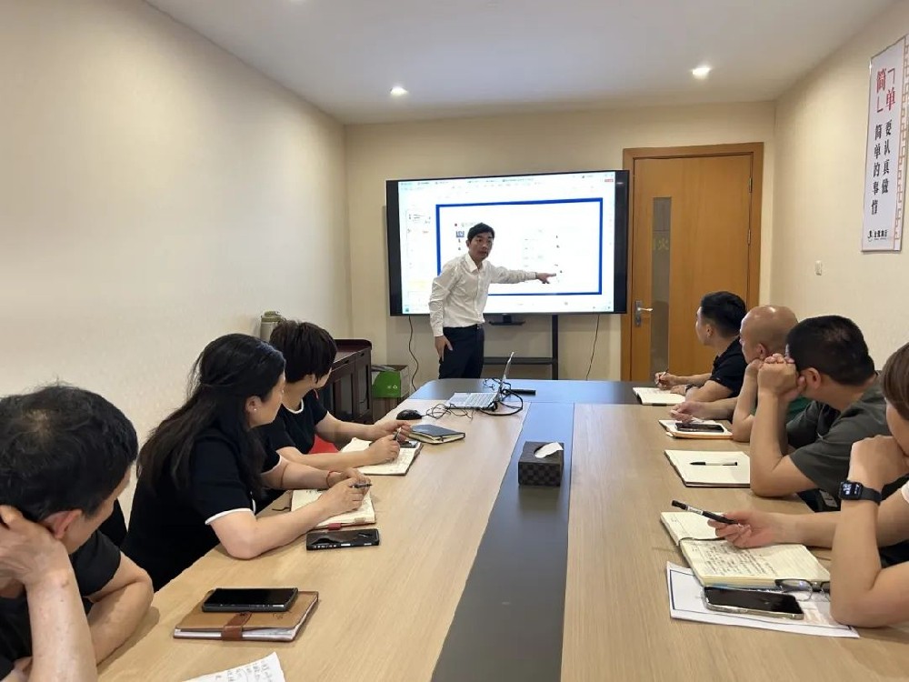 知识赋能 砺剑强兵 |尊龙凯时人生就是搏家具开展营销专题培训